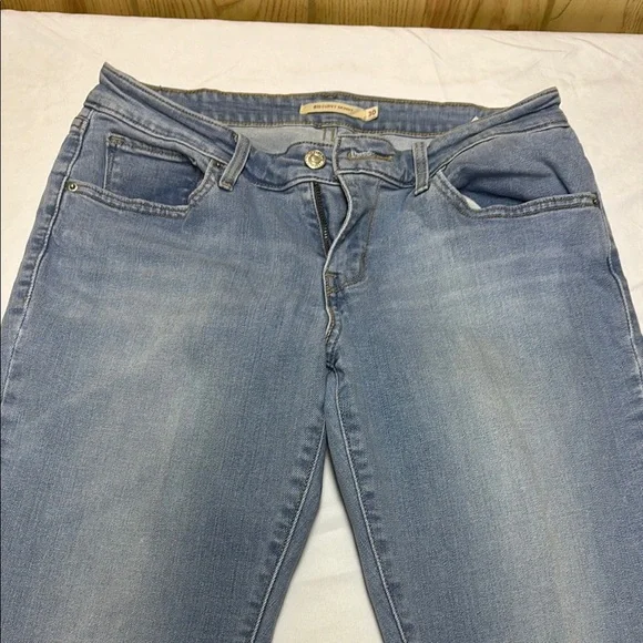 Levi’s Women's Light wash jeans - Picture 1 of 6